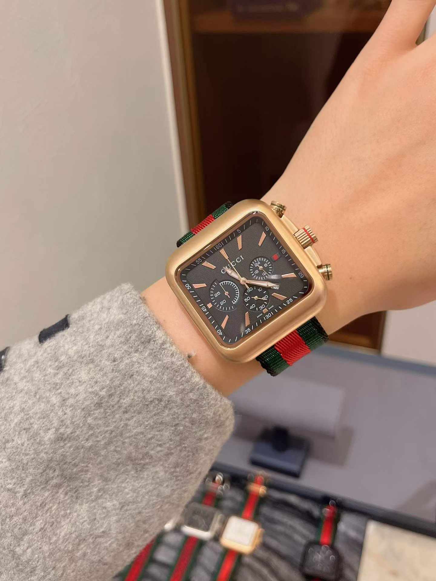 Replica Gucci Quartz Movement Watch 45x45mm