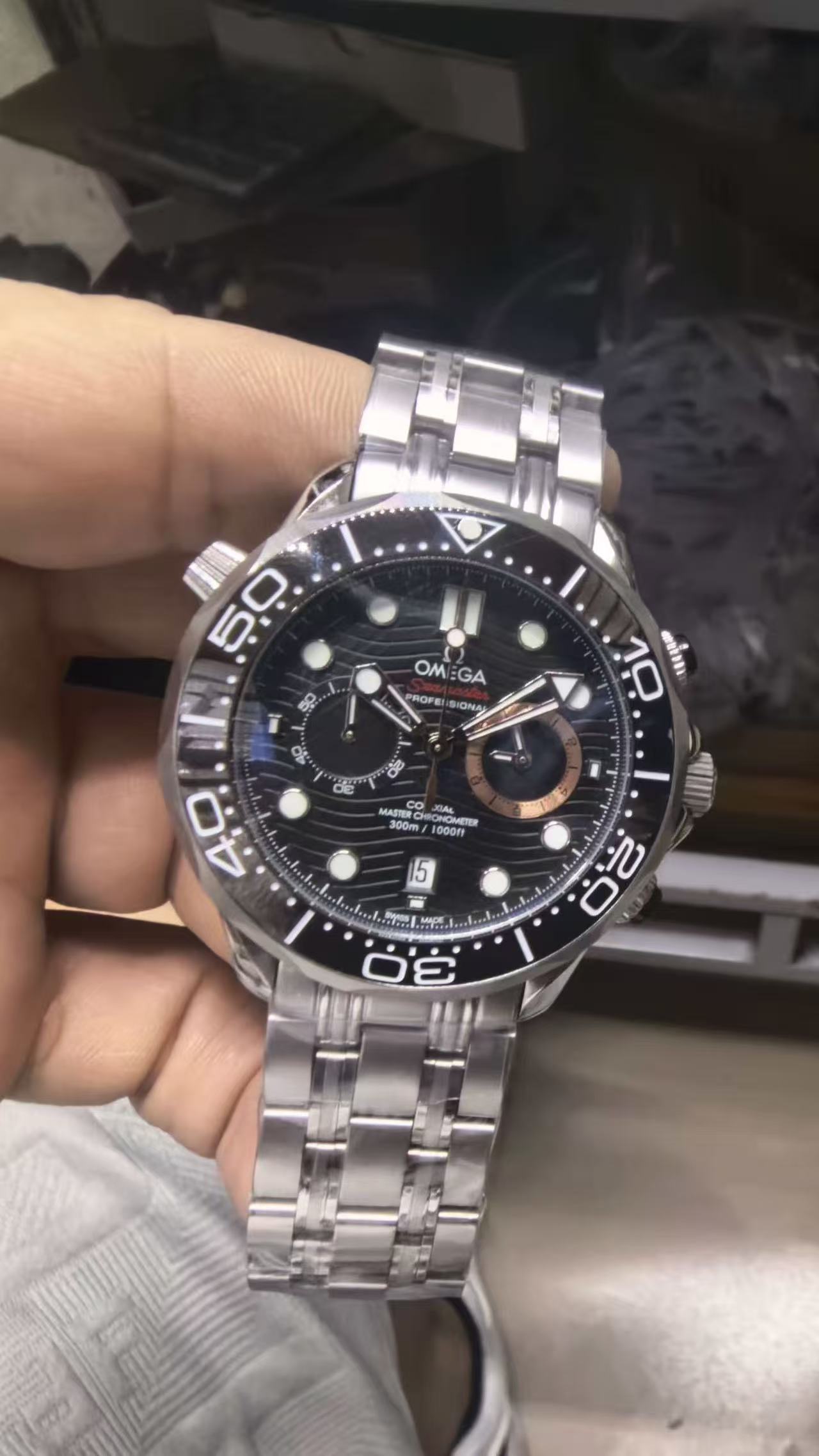 Replica Omega Quartz Movement Watch 42mm